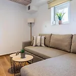 Oak Tree Villa