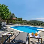 Villa Oak Tree Pefkias