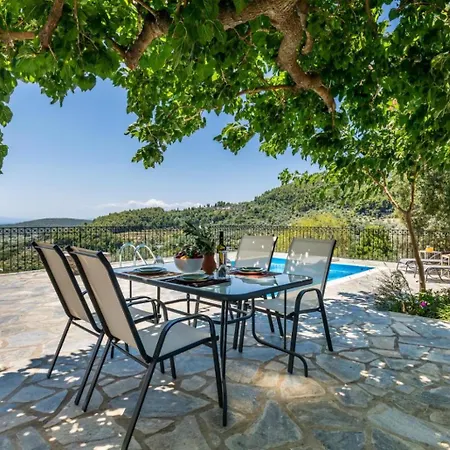 Villa Oak Tree