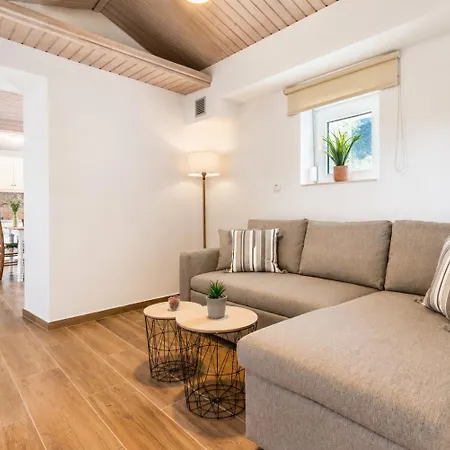 Oak Tree Villa